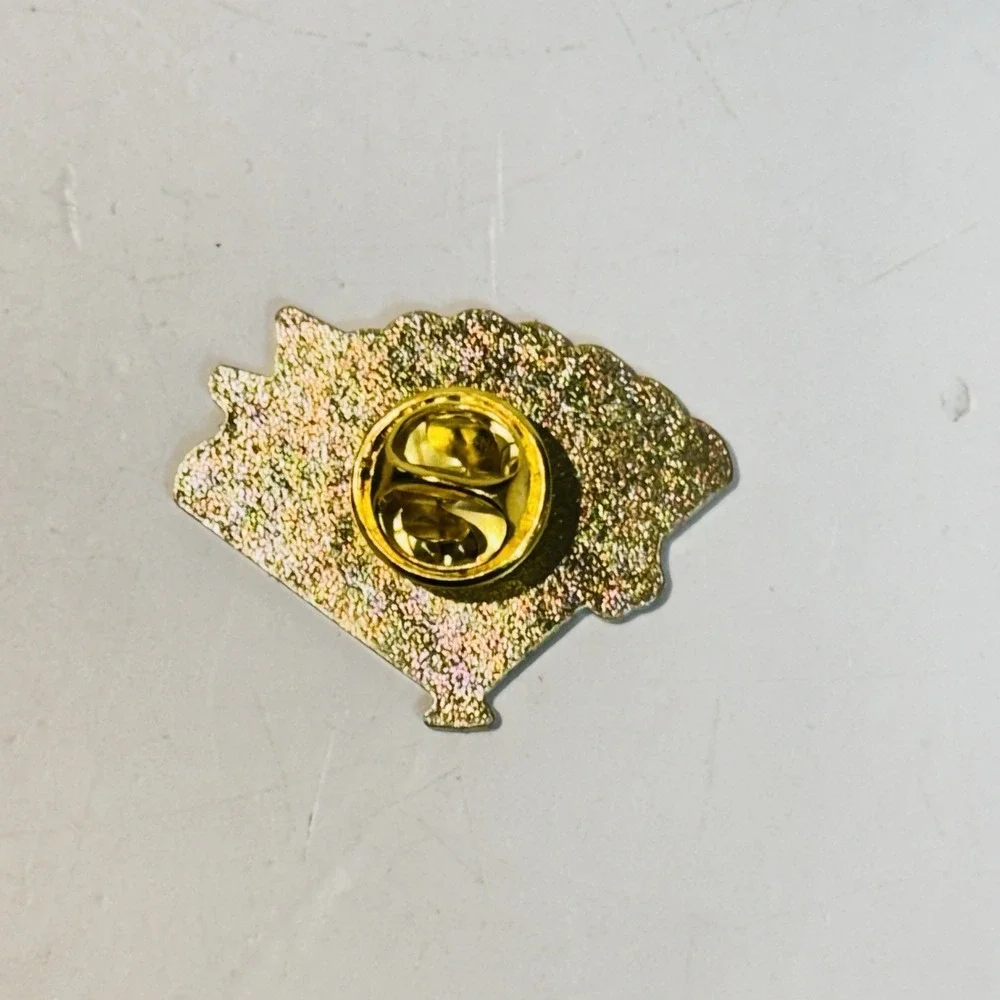 Vintage Oriental Enamel Pinback Lapel Button Pin‎ Fan Crane Gold Tone